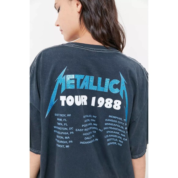 Urban Outfitters Women's X Metallica 1988 Tour Glitter Oversized Fit Tee T-Shirt - Picture 2 of 9